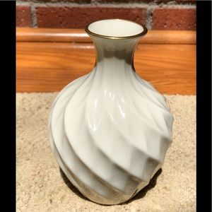 Lenox cream vase with 24kt gold trim